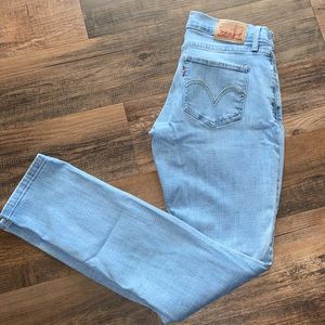 ‼️MOVING SALE‼️MAKE ME AN OFFER‼️ 
Levi’s 524 skinny jeans